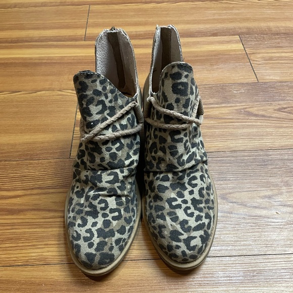 Buckle Spartan Leopard  Women’s Print  Ankle Boot Size 7 - Picture 4 of 7